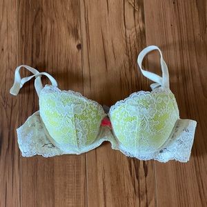 VICTORIAS SECRET Green and White Lace Bra